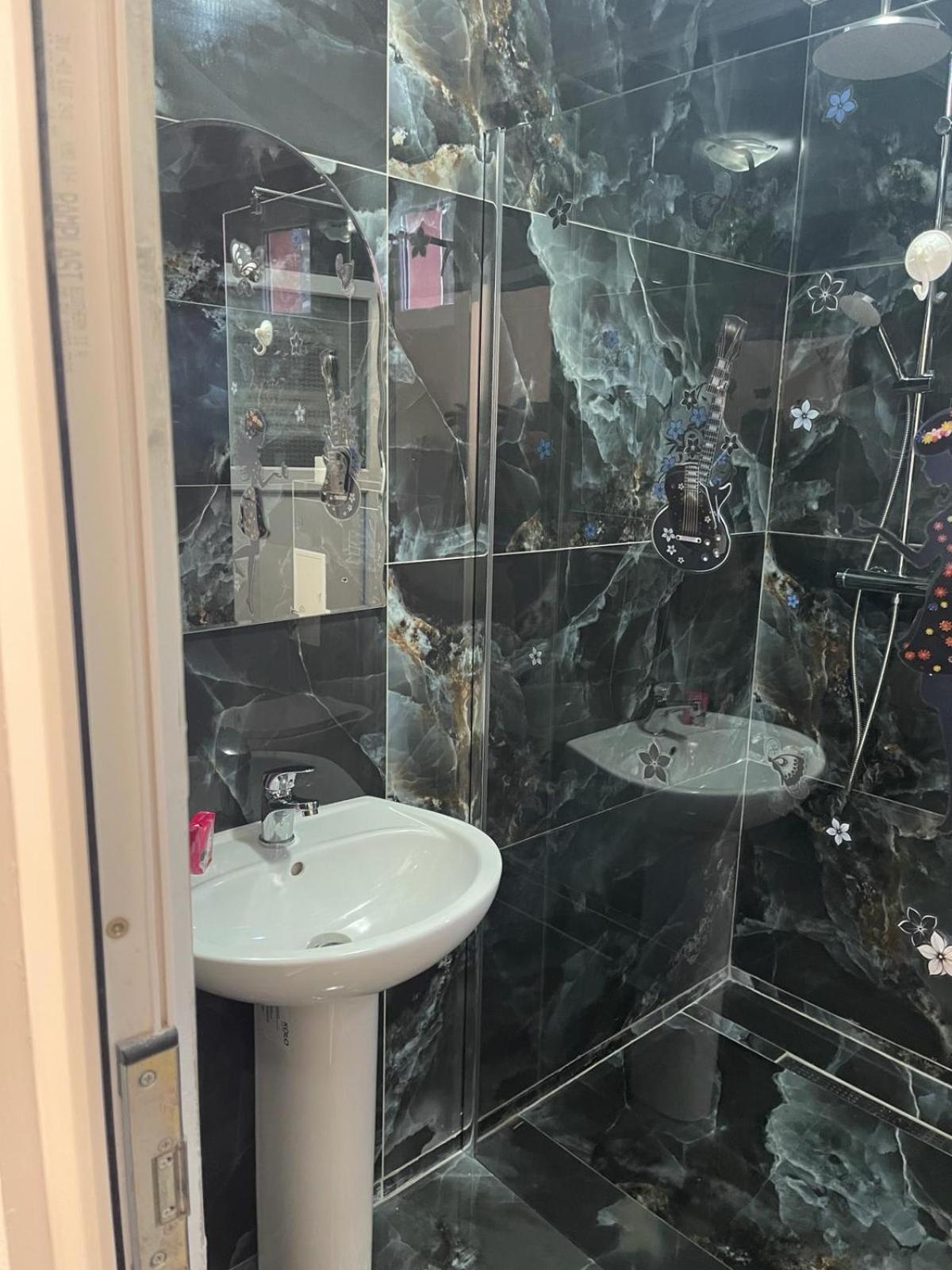 בוסטאני Camere De Inchiriat La Tuguiata מראה חיצוני תמונה
